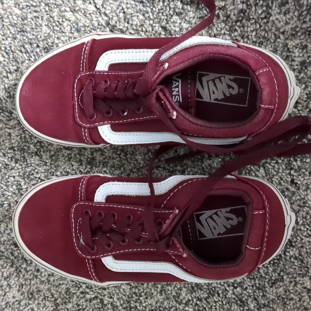 Maroon Vans Junior Old Skool Shoe